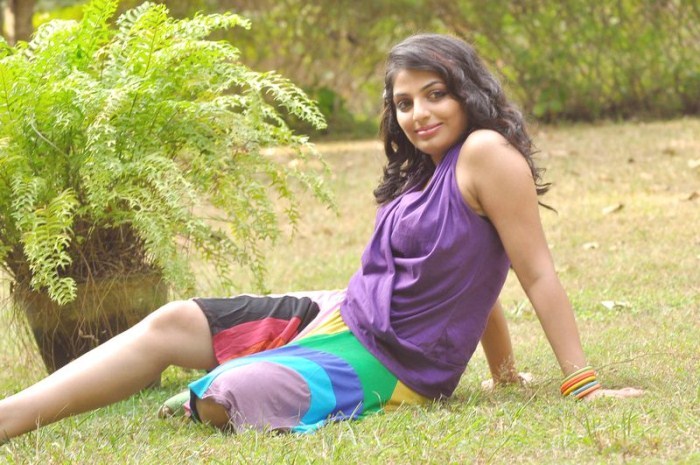mythili-malayalam-actress-hot-photo-shoot-12634_600