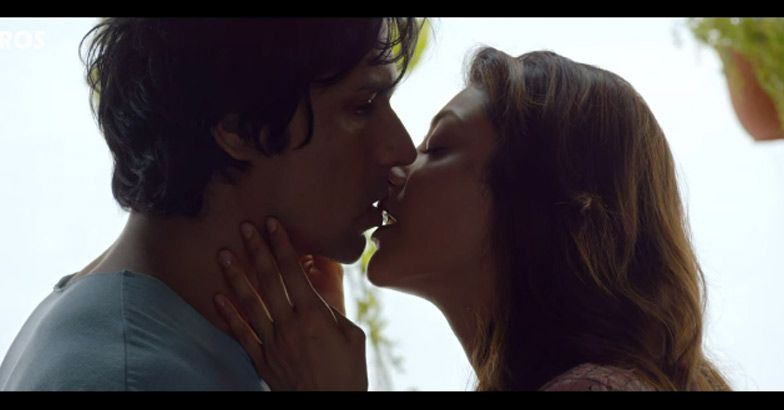 kajal-liplock