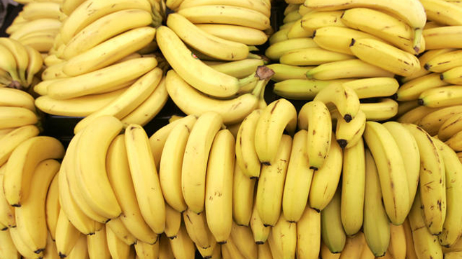 Bananas are shown at the K+G Food Mart in Detroit, Monday, May 8, 2006.   (AP Photo/Carlos Osorio)